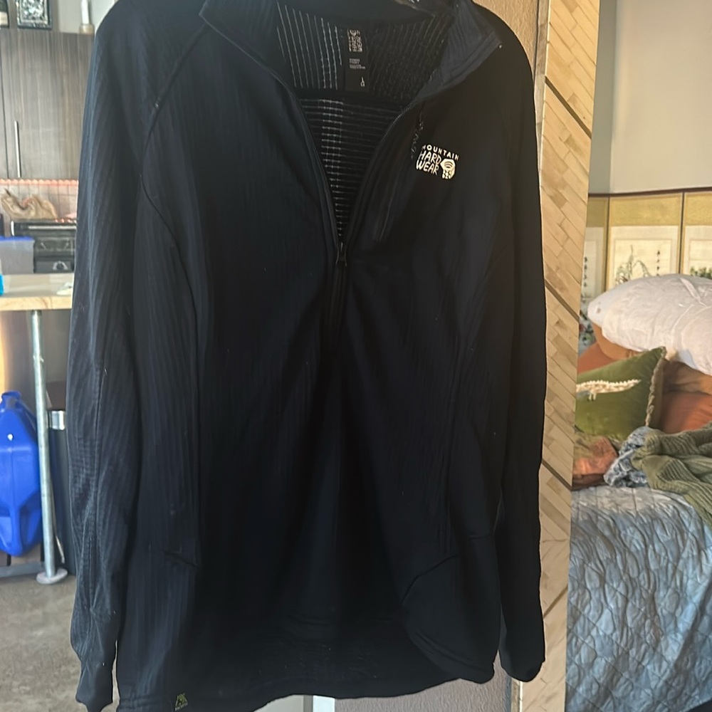 Mountain hardwear large black zip up